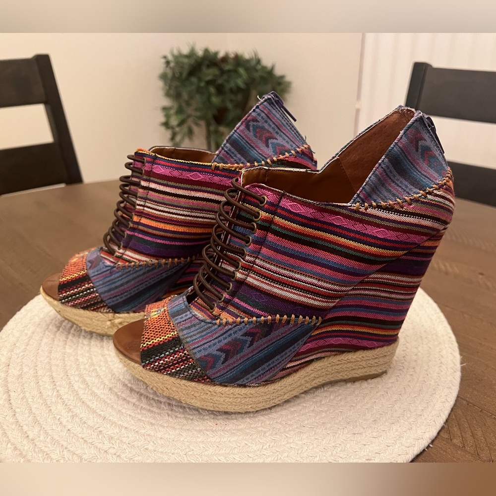 Chinese Laundry “Make My Day” Platform Wedge Size 8.5 EUC